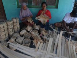 Jelang Idul Adha, Perajin Besek di Klaten Kebut Stok Pesanan