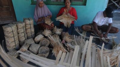 Jelang Idul Adha, Perajin Besek di Klaten Kebut Stok Pesanan